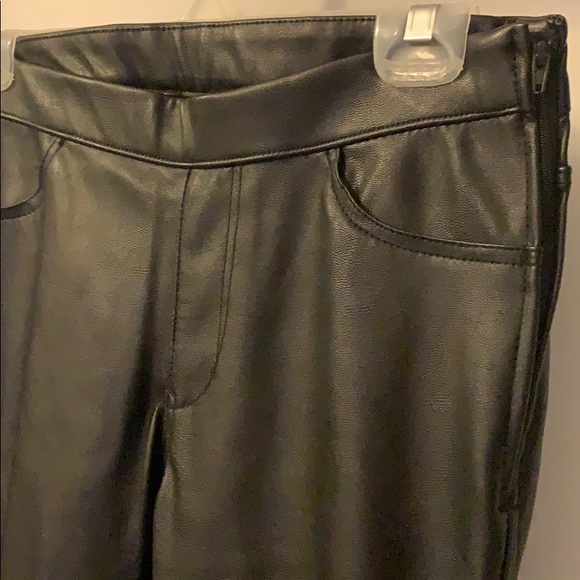 Faux Leather leggings - Picture 2 of 2